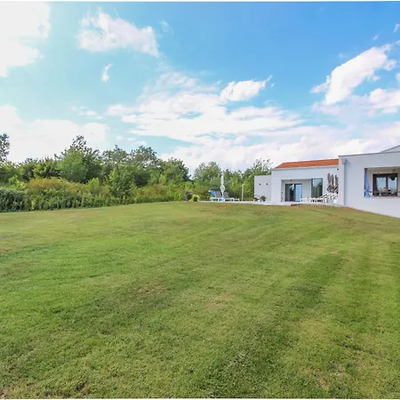 Villa Beautiful Sofia With Pool In Tinjan *