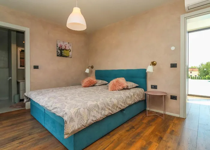 Villa Beautiful Sofia With Pool In Tinjan *