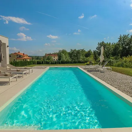 Beautiful Sofia With Pool In Tinjan *