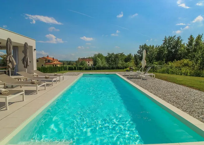 Beautiful Sofia With Pool In Tinjan *